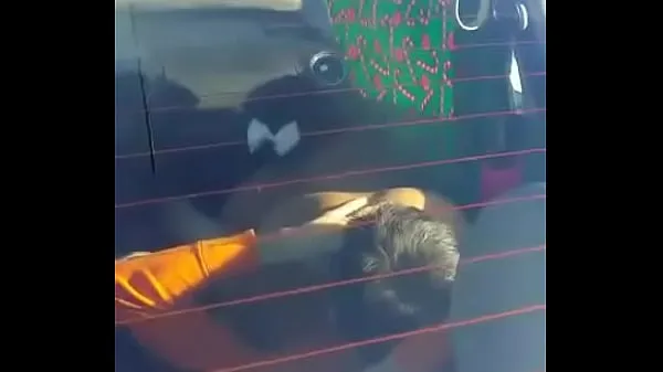 Beste Couple caught doing 69 in car coole video's