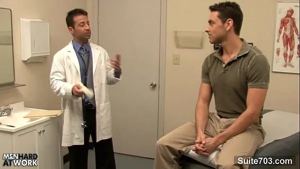 أفضل Lusty doctor gets nailed by his gay patient at work مقاطع فيديو رائعة
