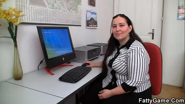 Bästa Chubby office girl gets pounded coola videor