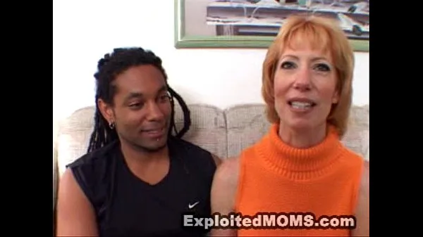 Najboljši Sexy Older Moms Loves Fucking Big Black Cock in Interracial Video kul videoposnetki