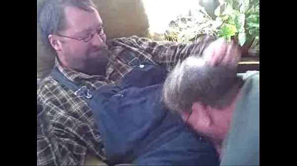 Beste Cigar Daddy Top Gets His Cock Sucked by Old Man coole video's
