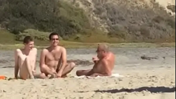 Melhores vídeos Caras pegos se masturbando na praia de nudismo legais