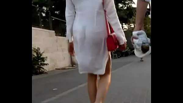 Parhaat Woman in almost transparent dress hienot videot