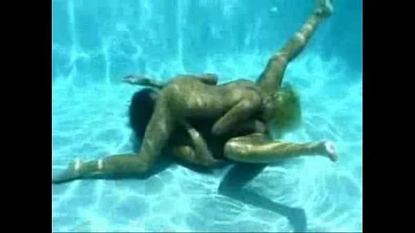 最佳Exposure - Lesbian underwater sex酷视频