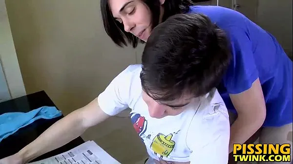 Najboljši Zack and Tyler love piss bareback sex and cum in the morning kul videoposnetki