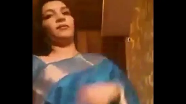 Video Hot Indian Aunty removing saree sejuk terbaik