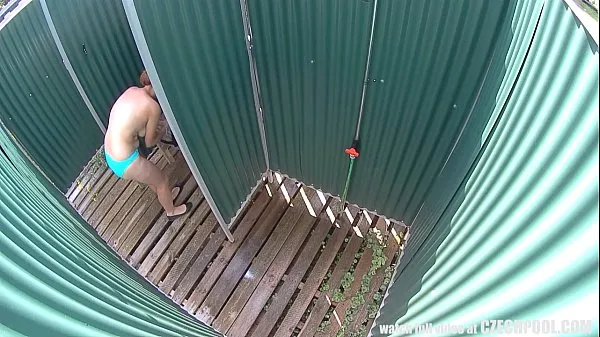 Best Chubby Girl Caught in Public Shower kule videoer