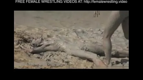 Parhaat Girls wrestling in the mud hienot videot