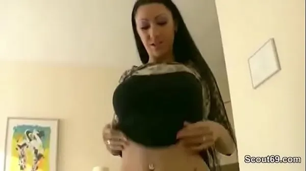 सर्वश्रेष्ठ Sister catches stepbrother and gives him a BJ शांत वीडियो