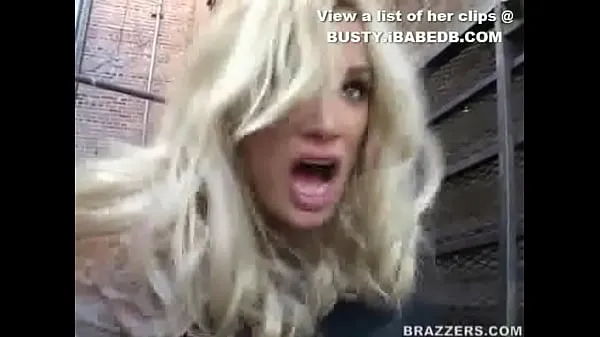 วิดีโอที่ดีที่สุดShyla fucking in back alleyเจ๋ง