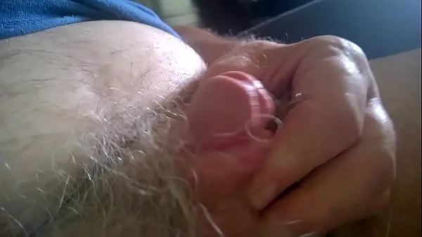 Beste Old mans small limp cock pees in toilet but cannot jackoff coole video's