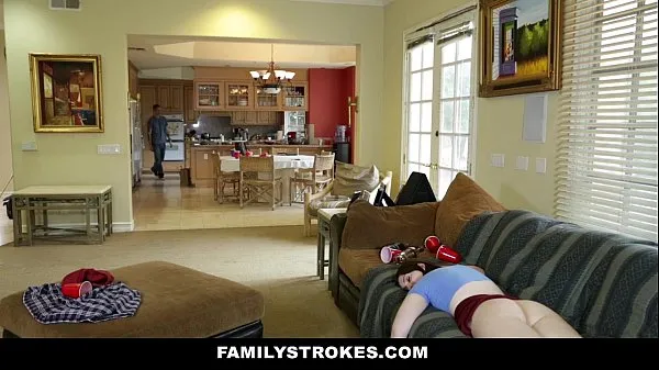 Video FamilyStrokes - Cumming Home To New StepSister (Maya Kendrick keren terbaik
