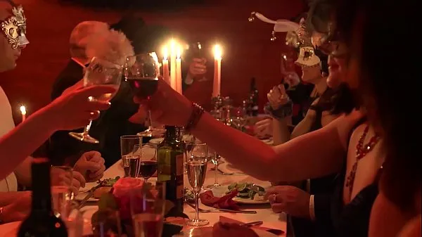 วิดีโอที่ดีที่สุดMature Swingers Dining and Feastingเจ๋ง