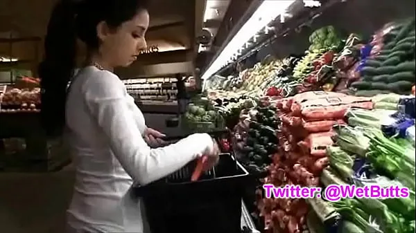 Video Teenage playing with carrot on the market keren terbaik