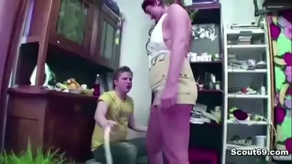 Parhaat Young Boy Seduce Step-Mom to Get First Fuck and Lost Virgin hienot videot