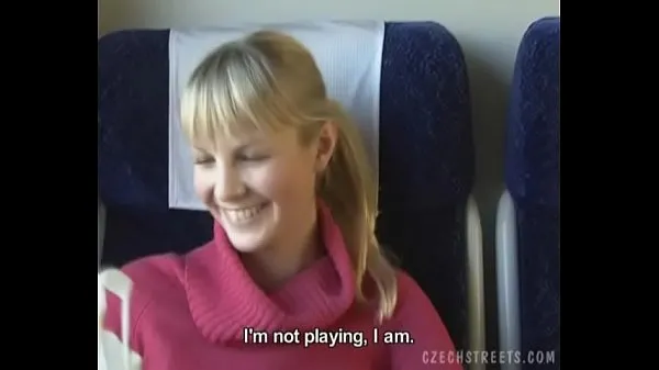 Melhores vídeos Ruas tchecas Garota loira no trem legais