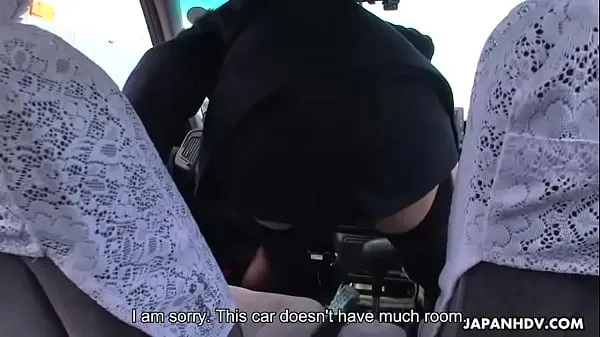 Najboljši Taxi driver Asian babe fucked in the taxi ride kul videoposnetki