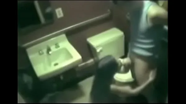 Bedste Voyeur Caught fucking in toilet on security cam from seje videoer