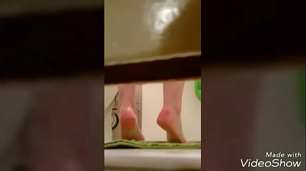 Video Voyeur twins shower roommate spy sejuk terbaik