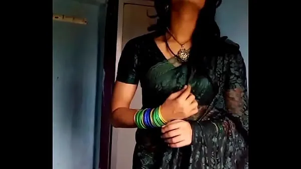 En iyi Crossdresser in green saree harika Videolar