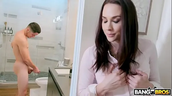Najlepsze BANGBROS - Stepmom Chanel Preston Catches Jerking Off In Bathroom fajne filmy