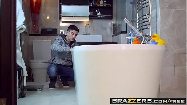 Best Brazzers - Got Boobs - Leigh Darby Jordi El Polla - Bathing Your Friends Dirty Mama cool Videos