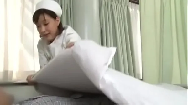 Najboljši Sexy japanese nurse giving patient a handjob kul videoposnetki