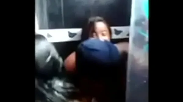 Parhaat Hot Fuck with Two New Girls in the Bathroom hienot videot