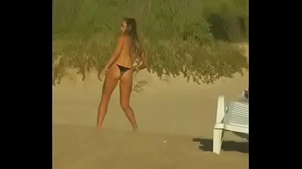 最高のBeautiful girls playing beach volleyクールなビデオ