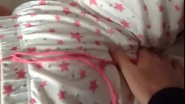 Najboljši Fingering BBW wife's Hairy Ginger Pussy In Her PJ's To Orgasm kul videoposnetki