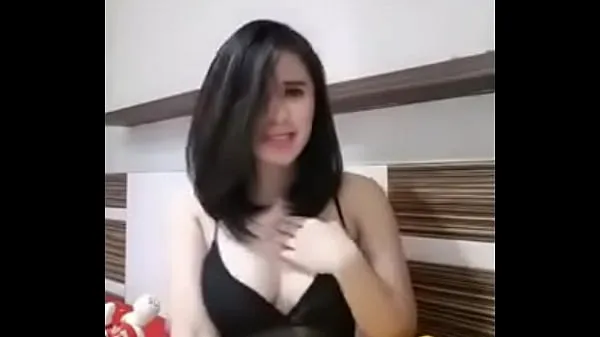 최고의 Indonesian Bigo Live Shows off Smooth Tits 멋진 비디오