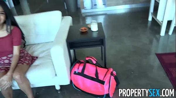 最佳PropertySex - Horny couch surfing woman takes advantage of male host酷视频