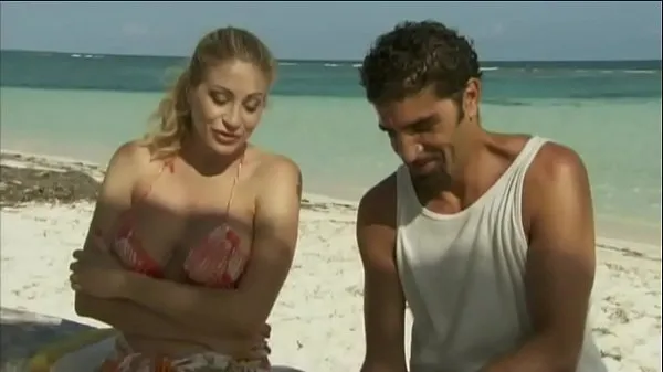 Video Italian pornstar Vittoria Risi screwed by two sailors on the beach sejuk terbaik