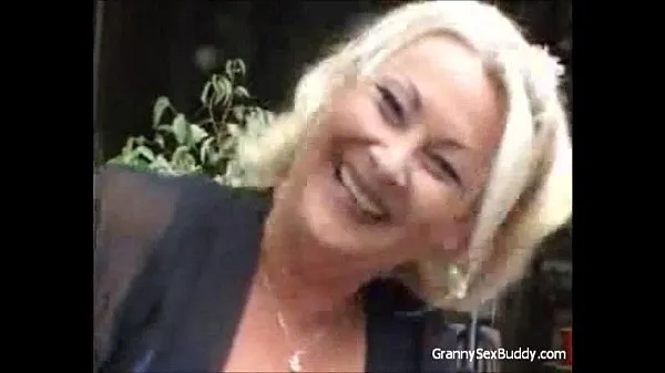 Beste Horny granny in action coole video's