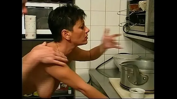 Najboljši The wife of the bartender has a nice ass to fuck kul videoposnetki