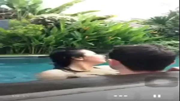최고의 Indonesian fuck in pool during live 멋진 비디오