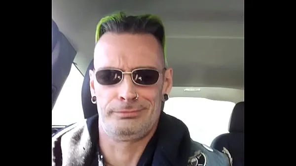 最佳A punk rocker being weird in a car WHY ARE ALL MY VIDS SAYING I'M HOMOSEXUAL酷视频