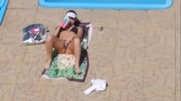 Parhaat Flagra safada masturbando Piscina Flagged Girl masturbate on the pool hienot videot