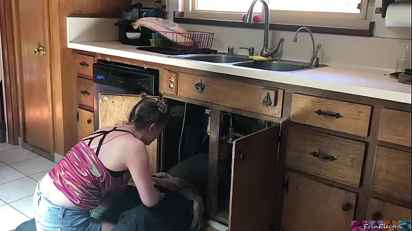 Parhaat lucky plumber fucked by teen - Erin Electra hienot videot