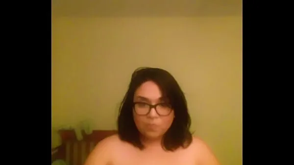 Video Brunette BBW shows me her naked body behind her husbands back sejuk terbaik