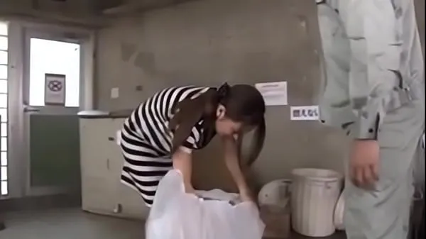 Video Japanese girl fucked while taking out the trash keren terbaik