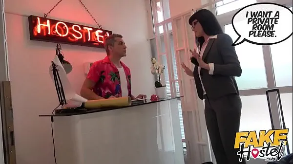 En iyi Fake Hostel Posh woman and dirty redhead teen juicy threesome harika Videolar