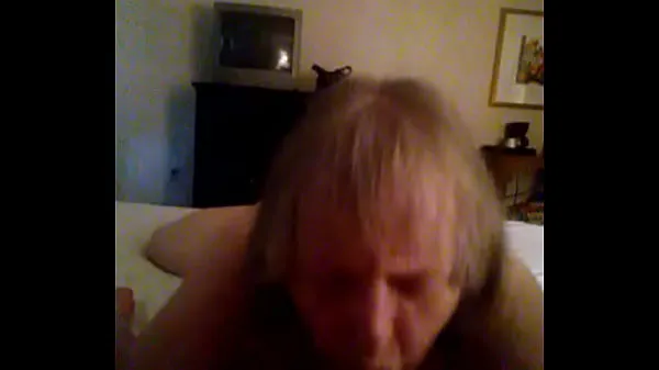 Najboljši Granny sucking cock to get off kul videoposnetki