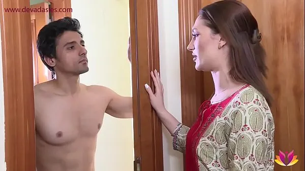 Video Landlady torments young tenant Niks Indian keren terbaik