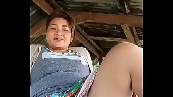 Bästa Thai aunty flashing outdoor coola videor