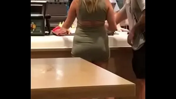 بہترین FLAGRA - Woman fucking in line at Mc Donalds عمدہ ویڈیوز