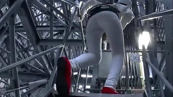 วิดีโอที่ดีที่สุดSahel Rosa climbs the stairs of the steel tower and takes a photo of the white pita bread butt from belowเจ๋ง
