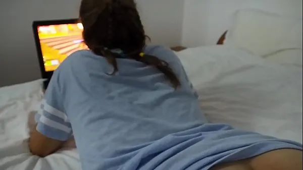 Bedste Gamer Girl Fucked while Playing WoW seje videoer