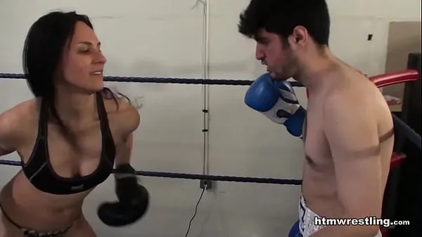 Bästa Femdom Boxing Beatdown of a Wimp coola videor