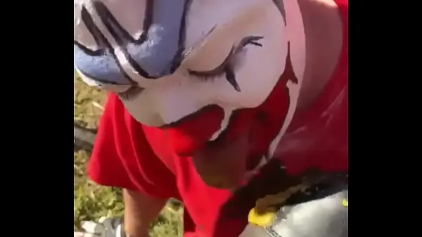Parhaat Clown Worshiping Muddy Boot With Hott Sauce hienot videot